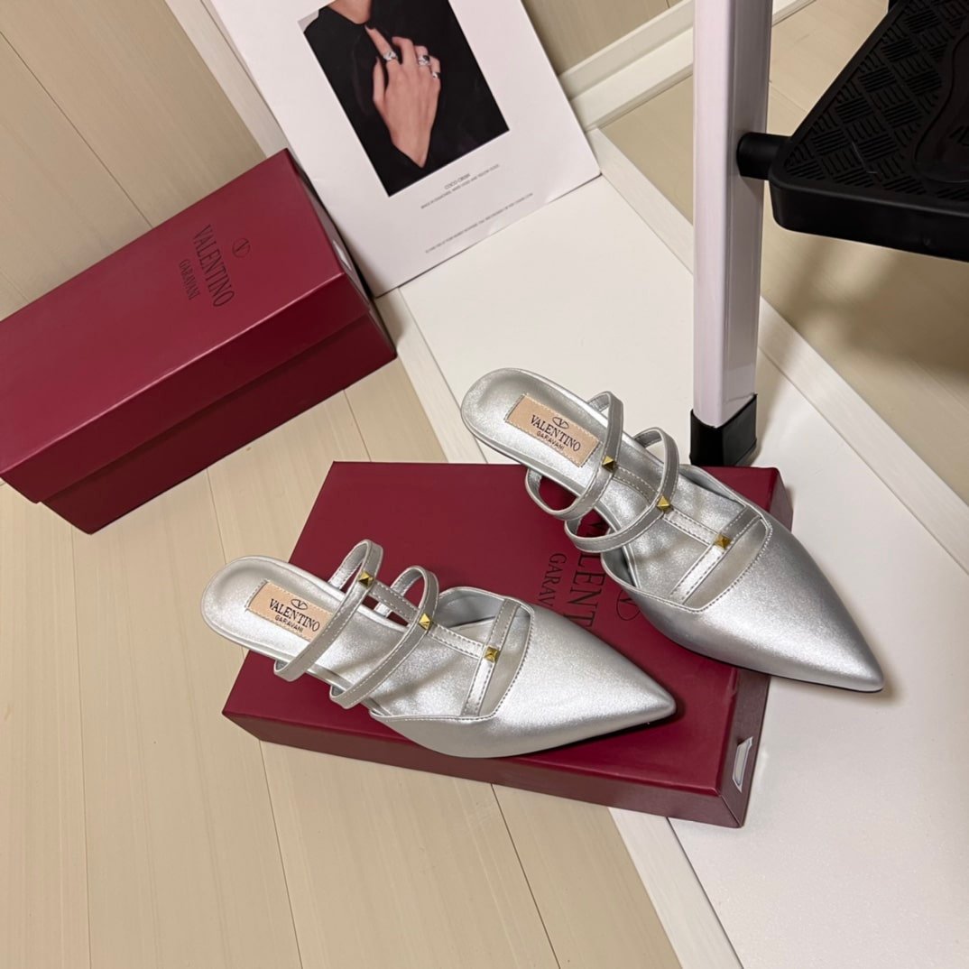 Va1e*ntin0 Garavani Rockstud Wispy Mule In Calfskin Silver