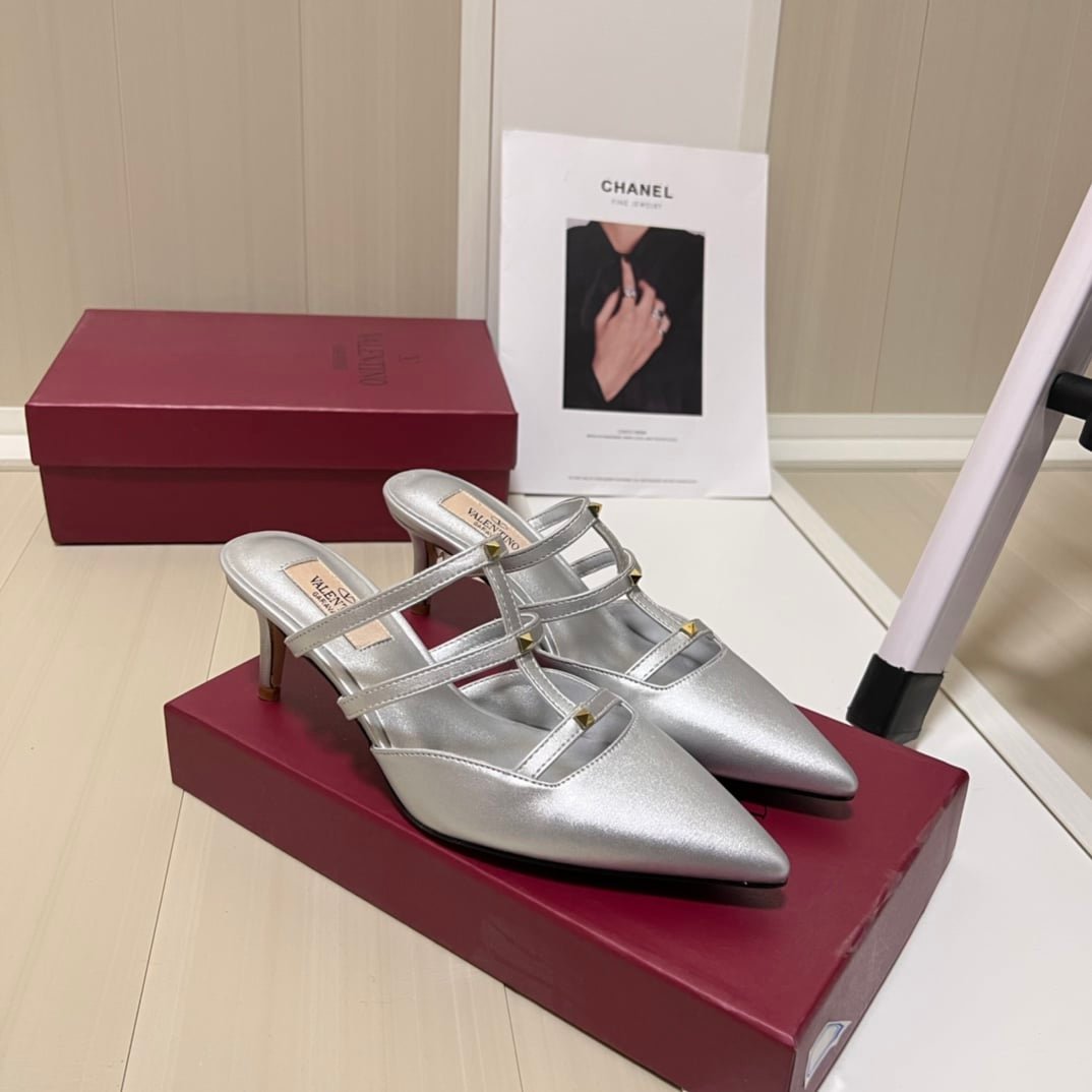 Va1e*ntin0 Garavani Rockstud Wispy Mule In Calfskin Silver