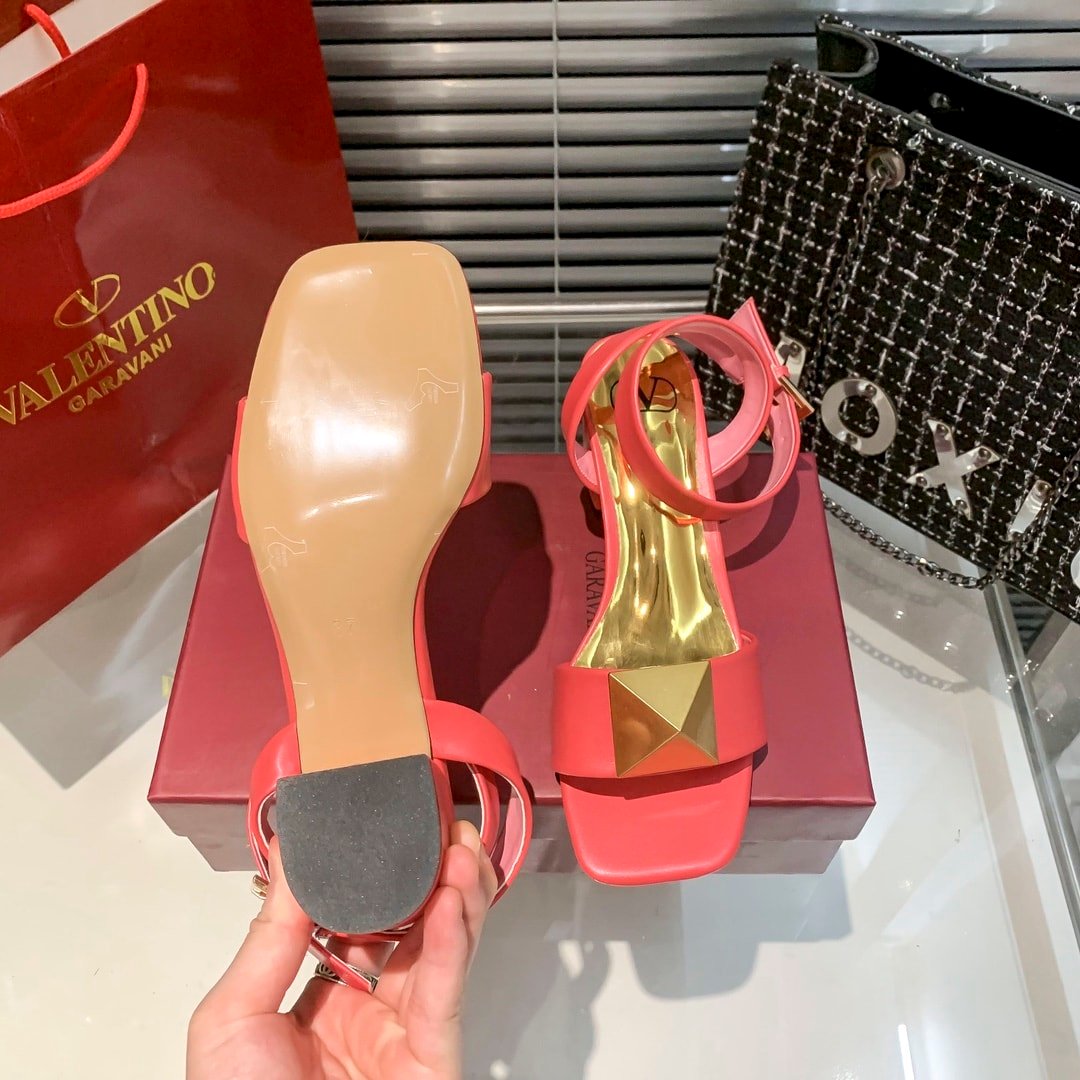 Va1e*ntin0 Garavani One Stud Leather Sandals Pink