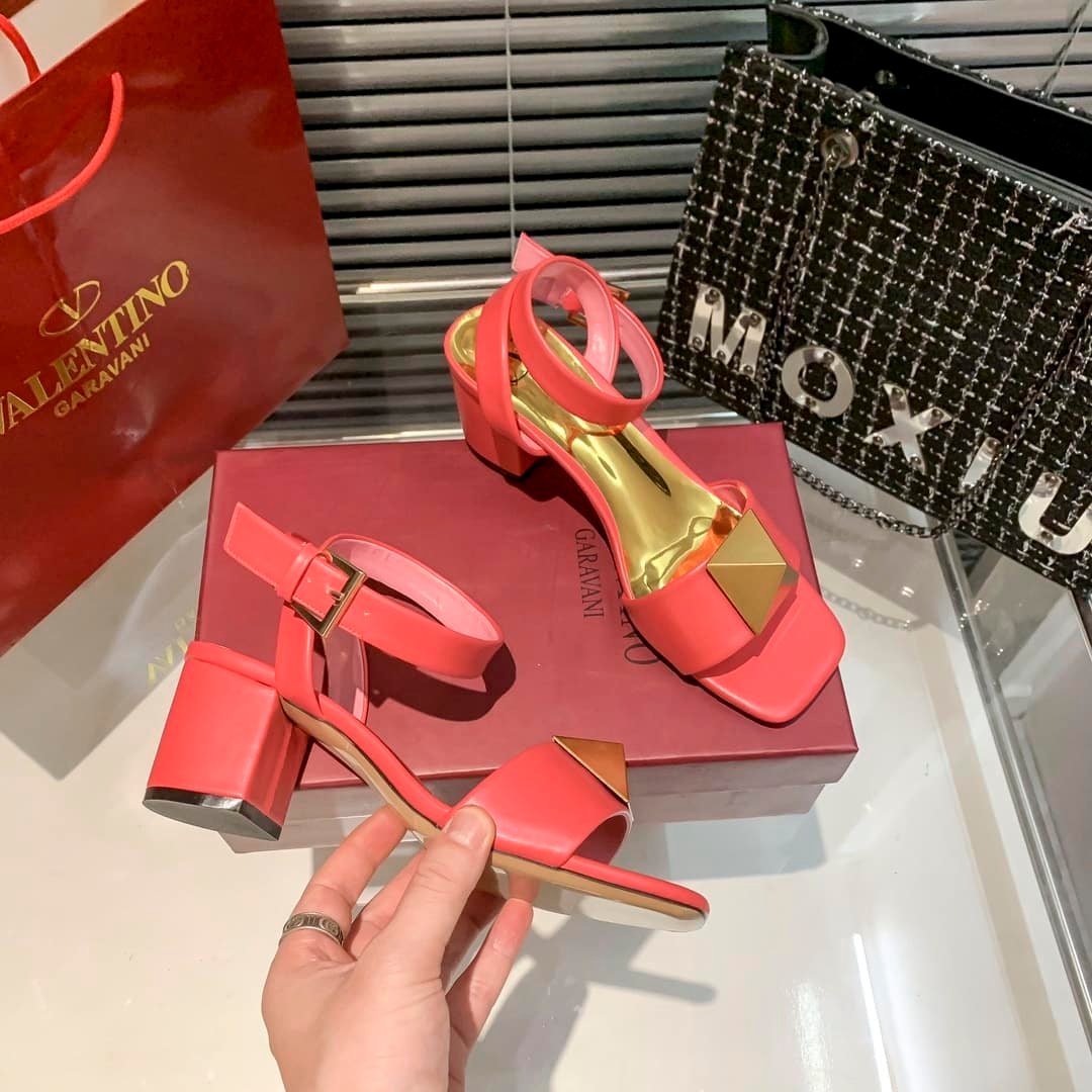 Va1e*ntin0 Garavani One Stud Leather Sandals Pink