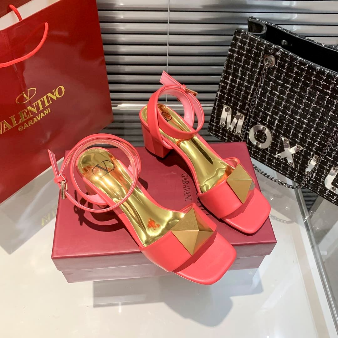 Va1e*ntin0 Garavani One Stud Leather Sandals Pink