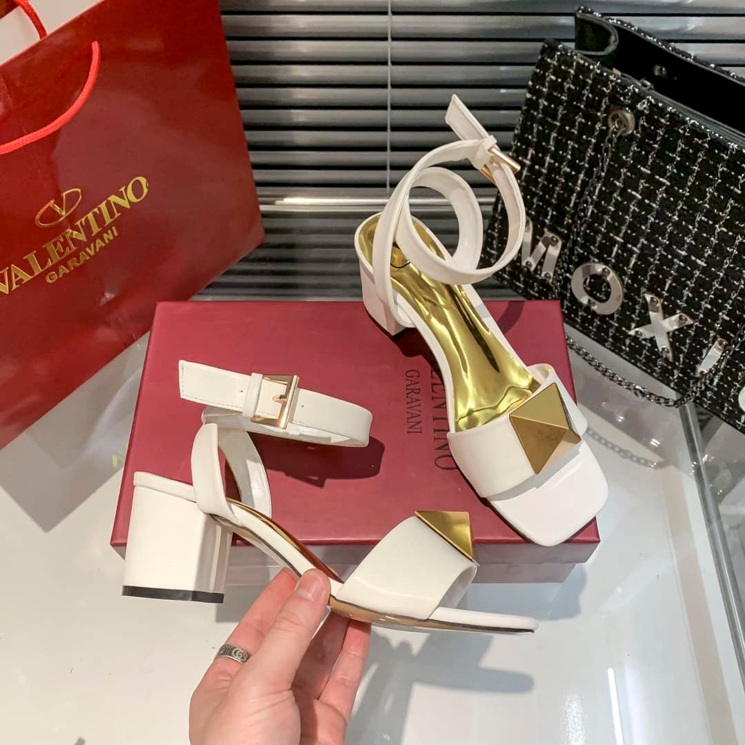 Va1e*ntin0 Garavani One Stud Leather Sandals White