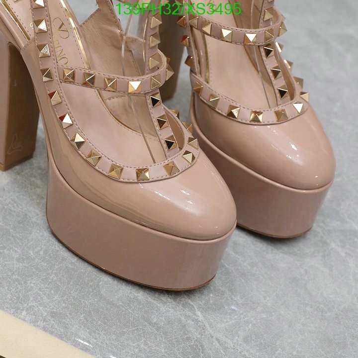 Va1e*ntin0 Rockstud Platform Pump In Patent Leather Beige