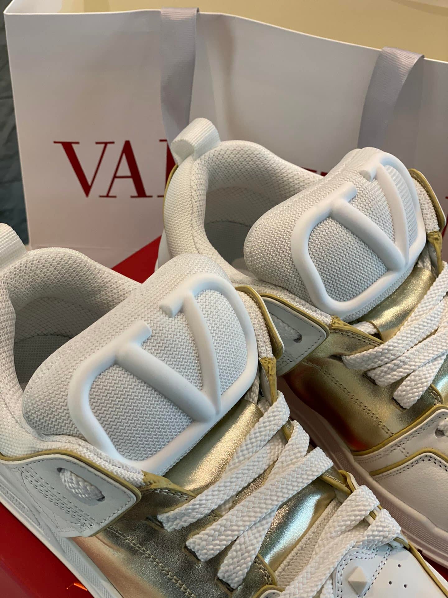 Va1e*ntin0 Garavani Open Skate Sneaker White And Gold