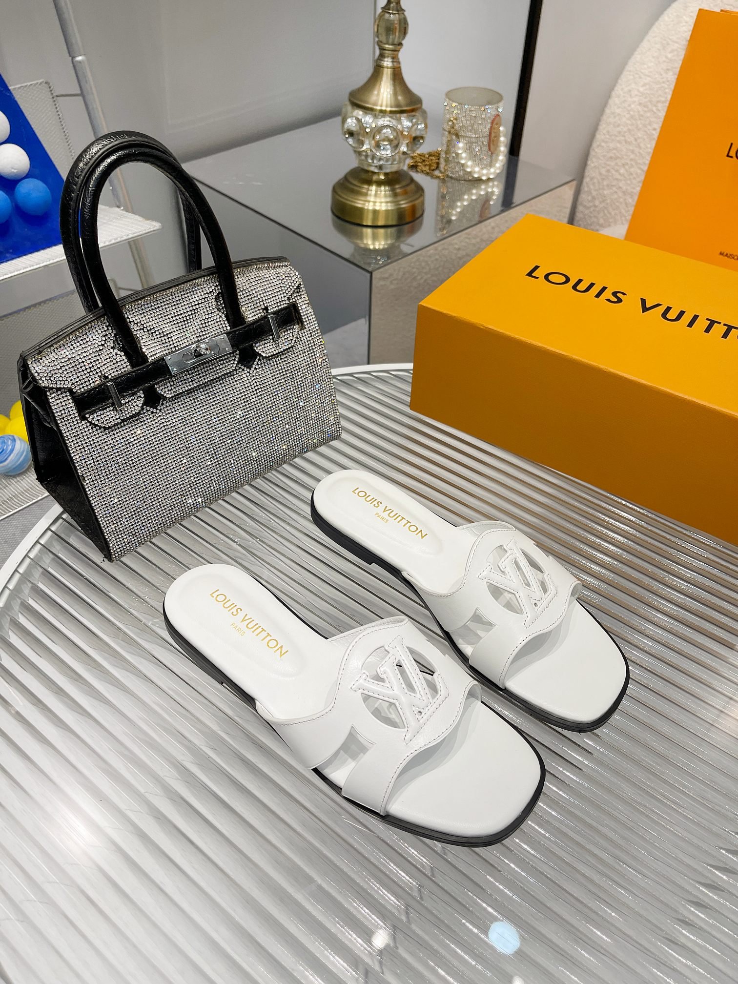 L0vis Vvtt0n Lv Isola Flat Mule White 1Abozk