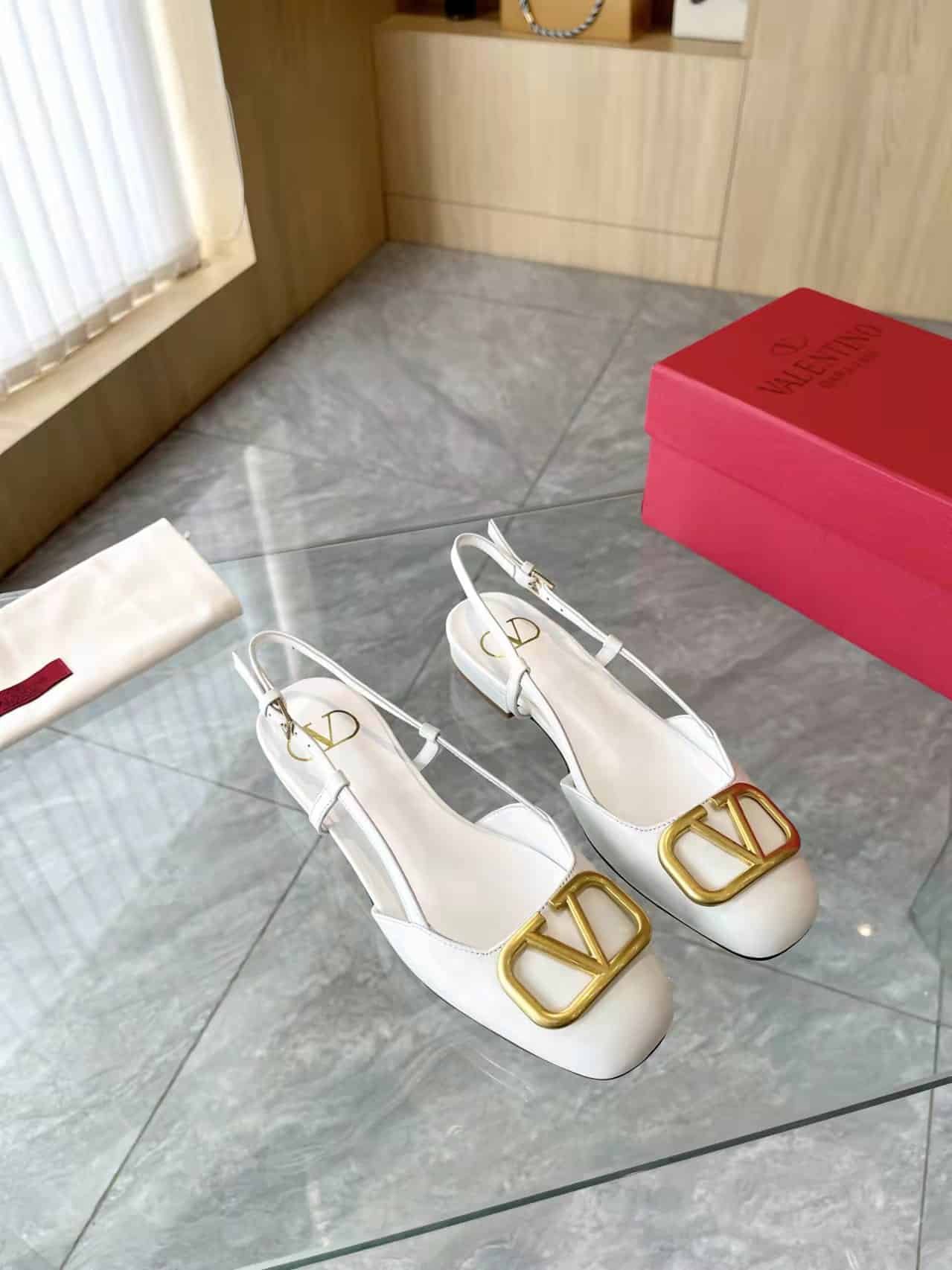 Va1e*ntin0 Garavani V Logo Leather Slingback Flats White
