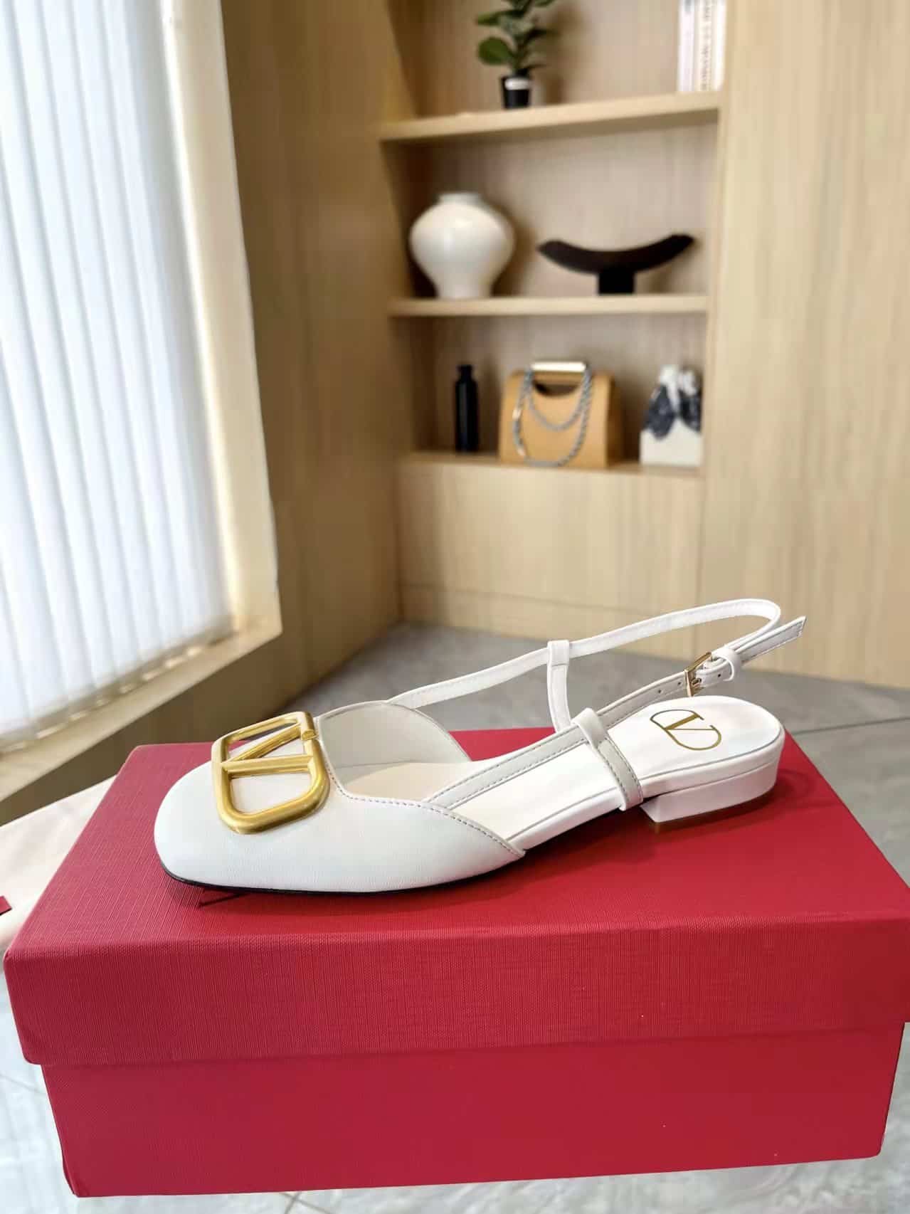Va1e*ntin0 Garavani V Logo Leather Slingback Flats White
