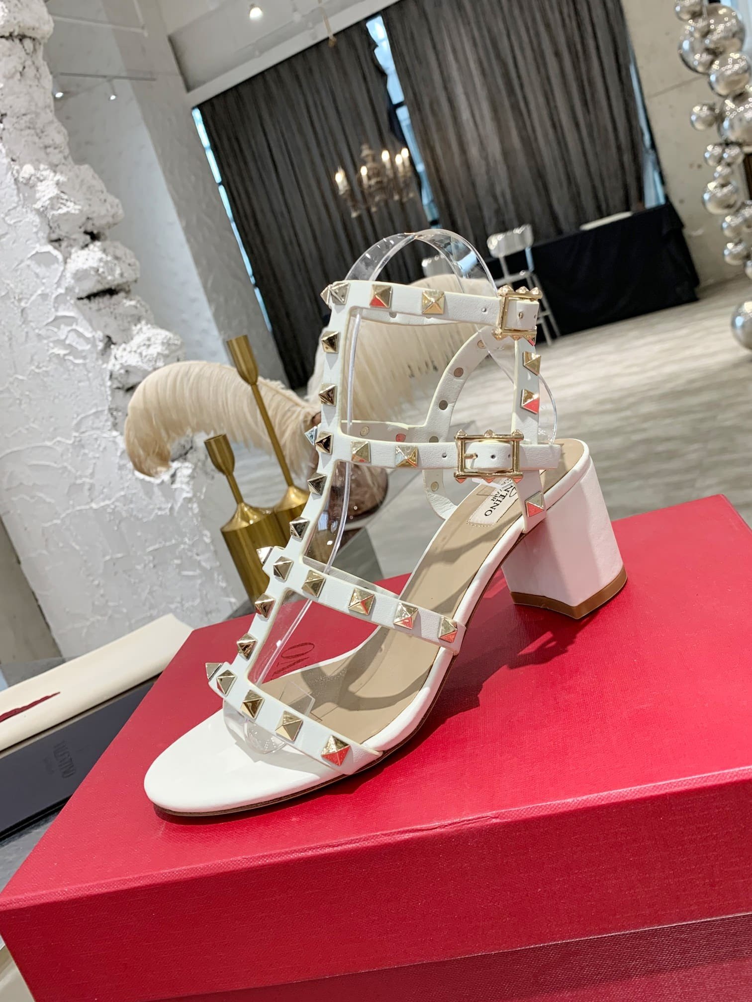 Va1e*ntin0 Garavani Rockstud Leather Sandals White