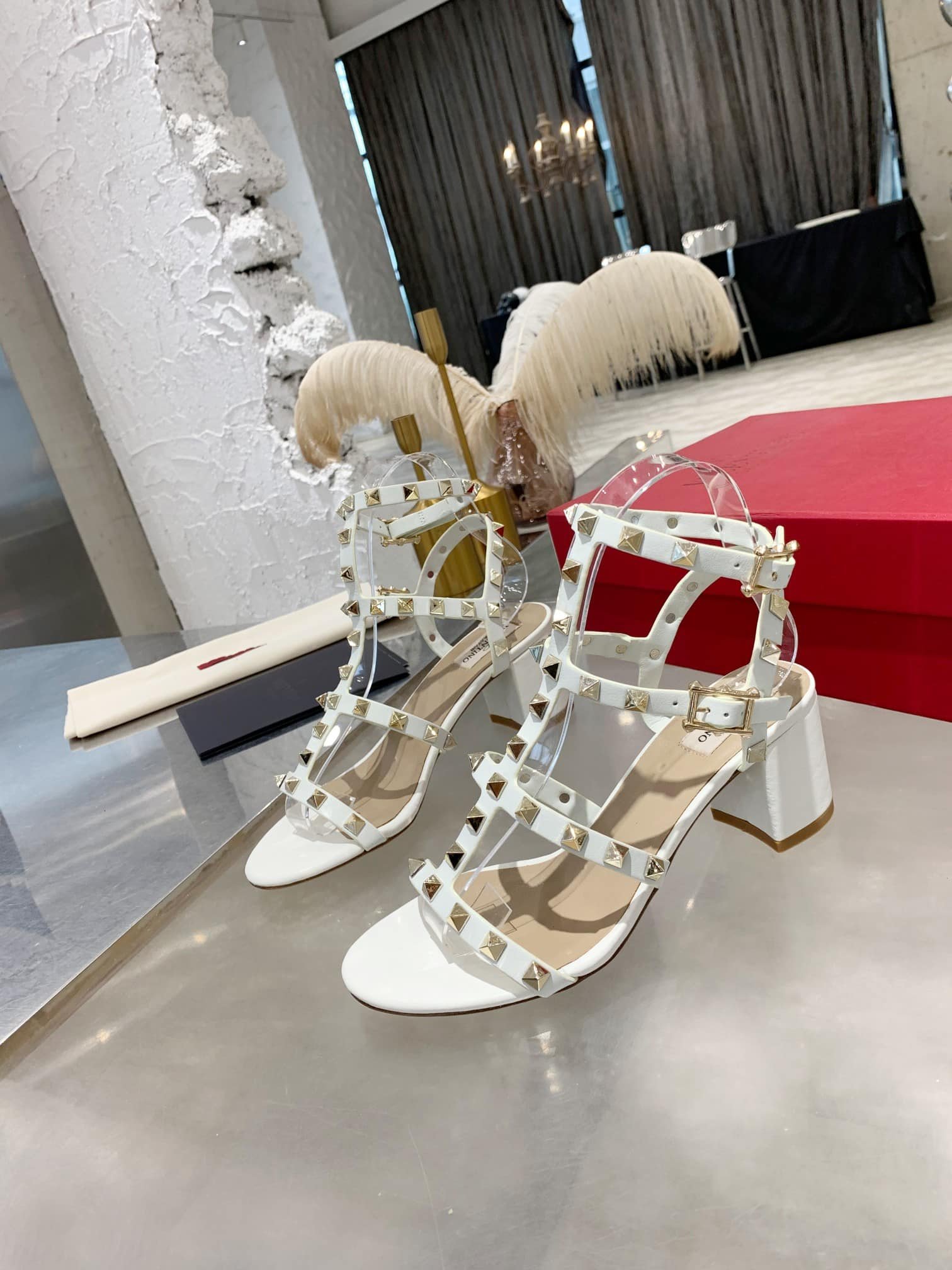 Va1e*ntin0 Garavani Rockstud Leather Sandals White