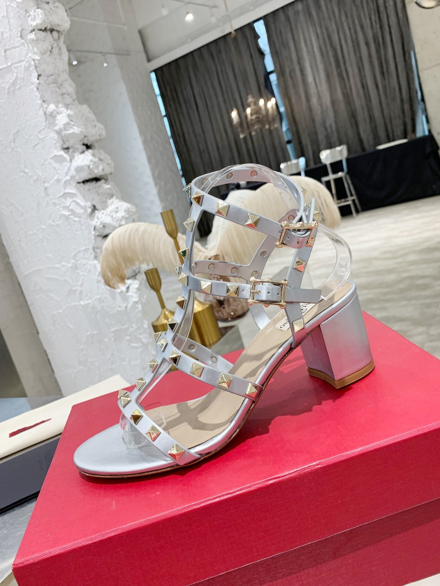 Va1e*ntin0 Garavani Rockstud Leather Sandals Silver
