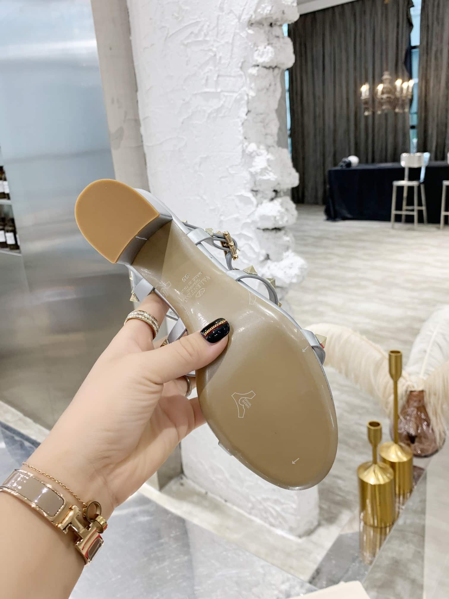 Va1e*ntin0 Garavani Rockstud Leather Sandals Silver