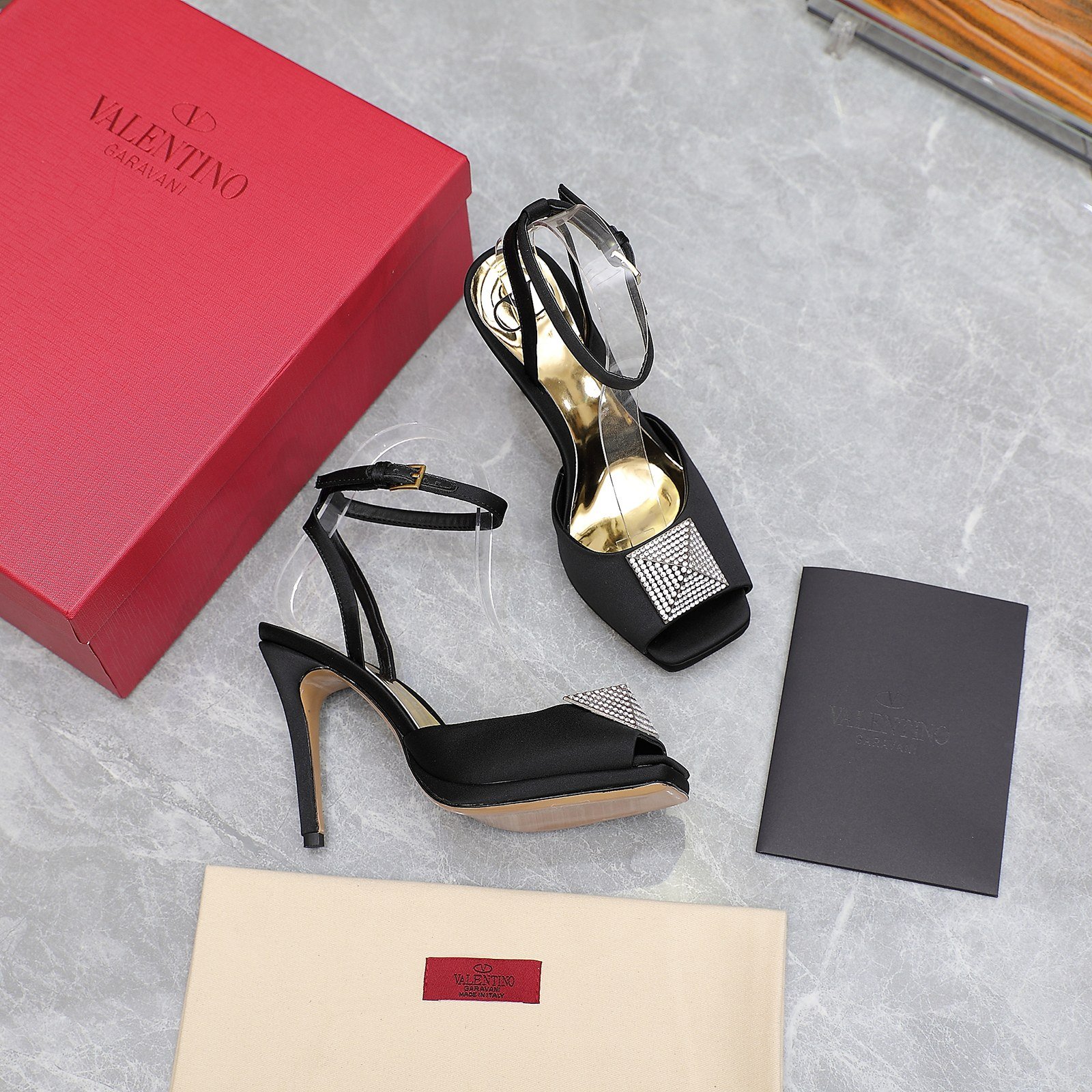 Va1e*ntin0 Garavani Roman Stud Block Pump Black