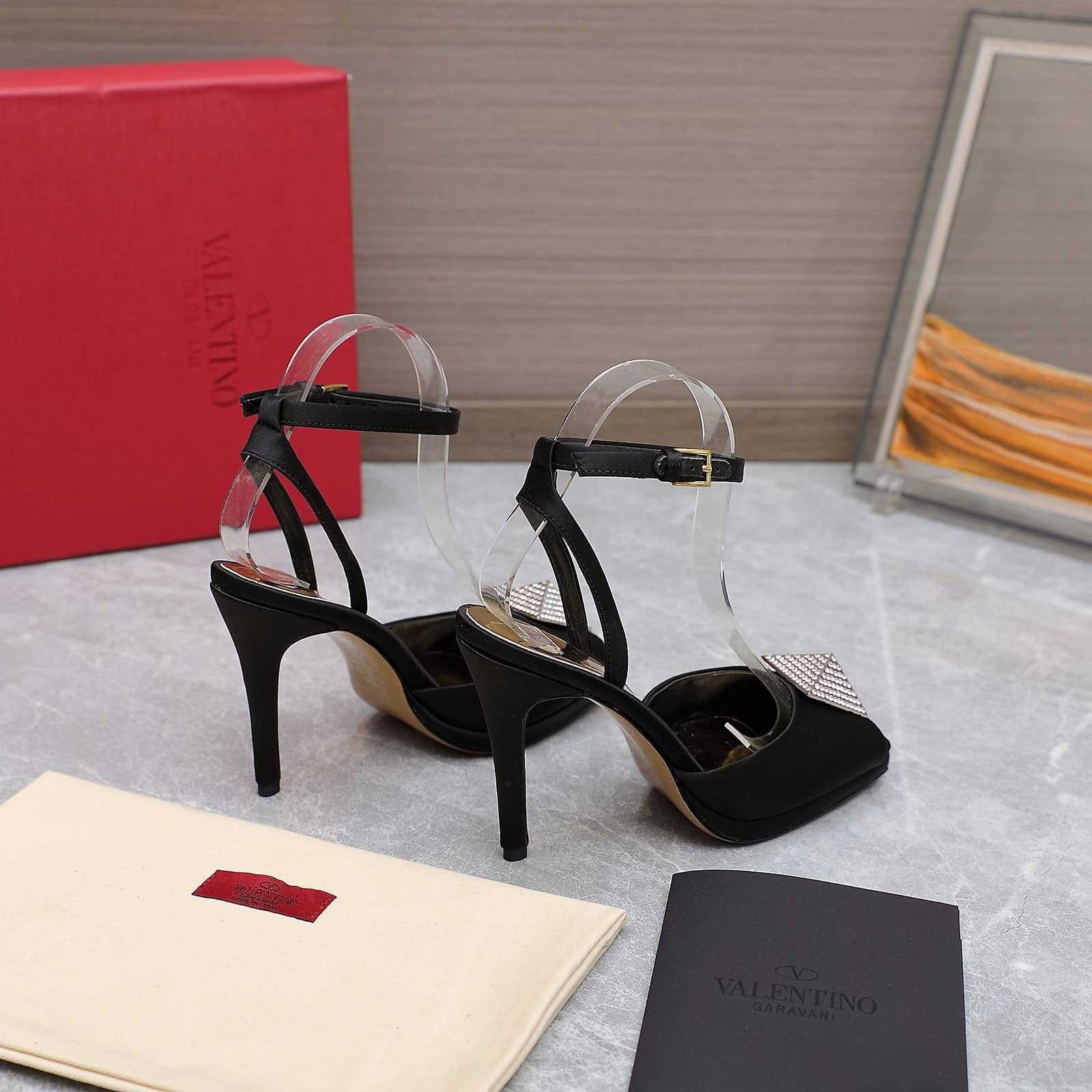 Va1e*ntin0 Garavani Roman Stud Block Pump Black