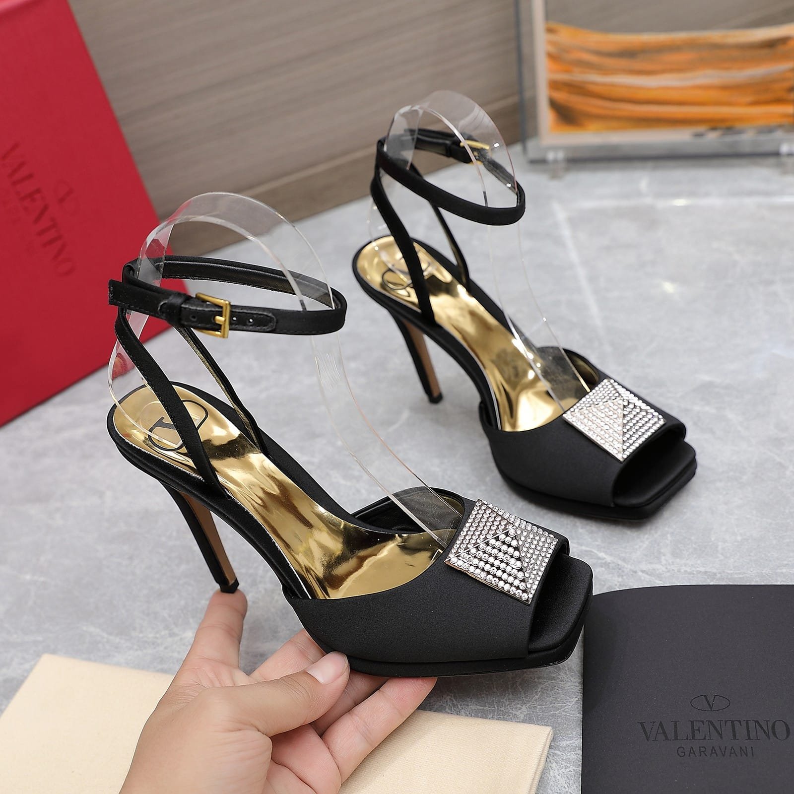 Va1e*ntin0 Garavani Roman Stud Block Pump Black