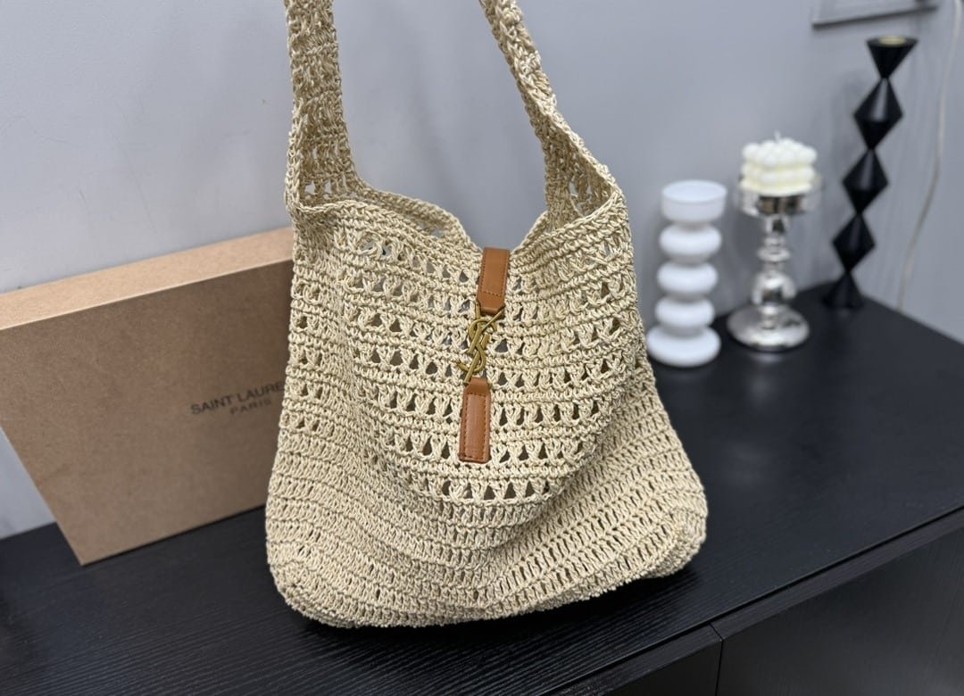 Sa1nt Lau*nt Le 5 A 7 In Raffia Crochet And Smooth Leather Beige 32Cm 690941Gaaar2080