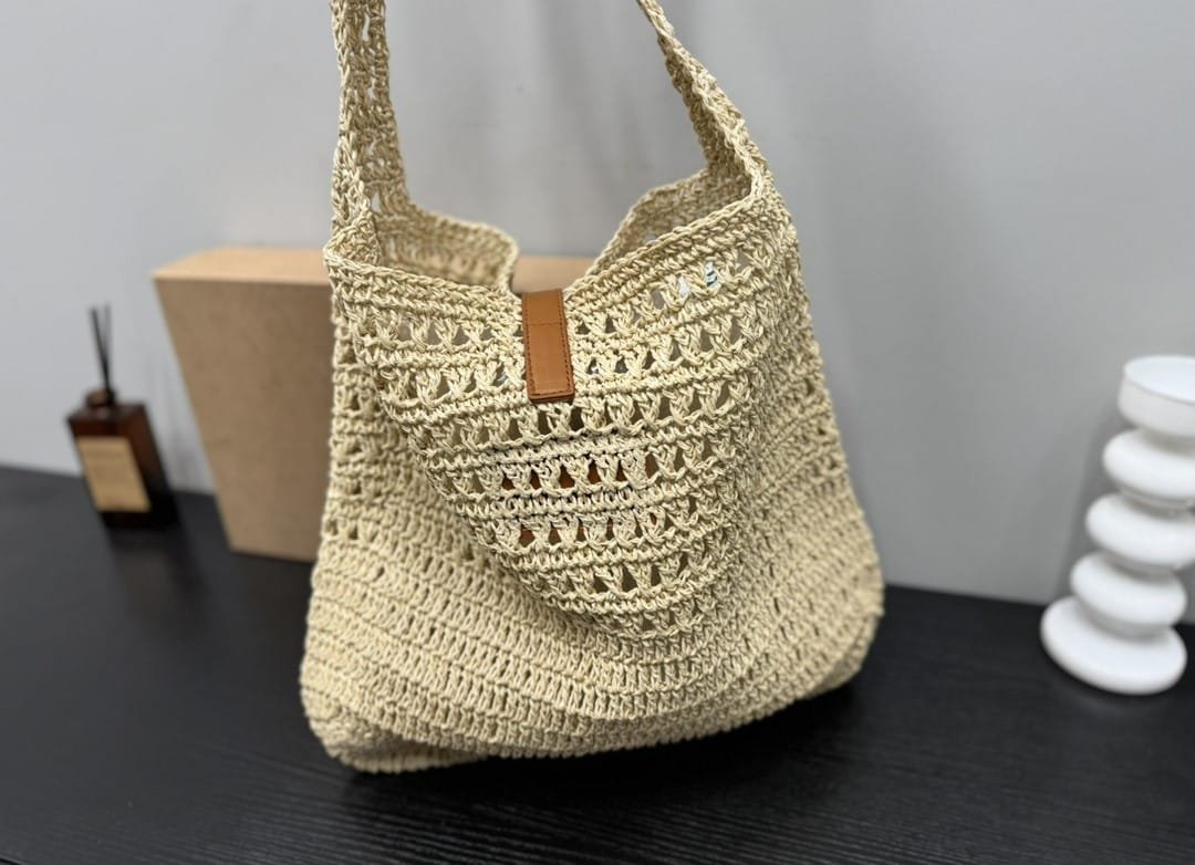 Sa1nt Lau*nt Le 5 A 7 In Raffia Crochet And Smooth Leather Beige 32Cm 690941Gaaar2080