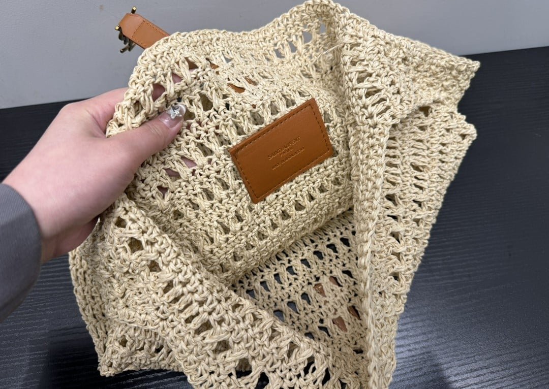 Sa1nt Lau*nt Le 5 A 7 In Raffia Crochet And Smooth Leather Beige 32Cm 690941Gaaar2080