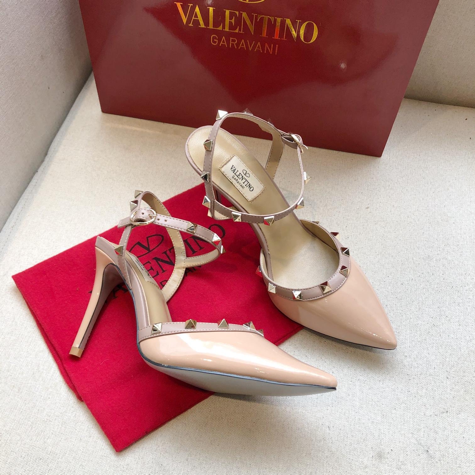 Va1e*ntin0 Rockstud Nude Slingback