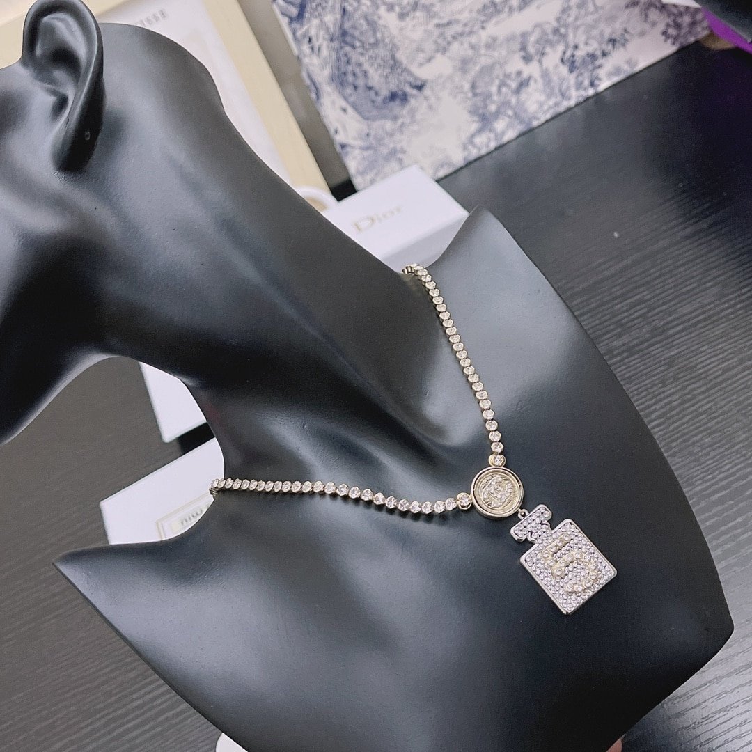 Ch**el Resin Crystal Cc No 5 Perfume Bottle Necklace