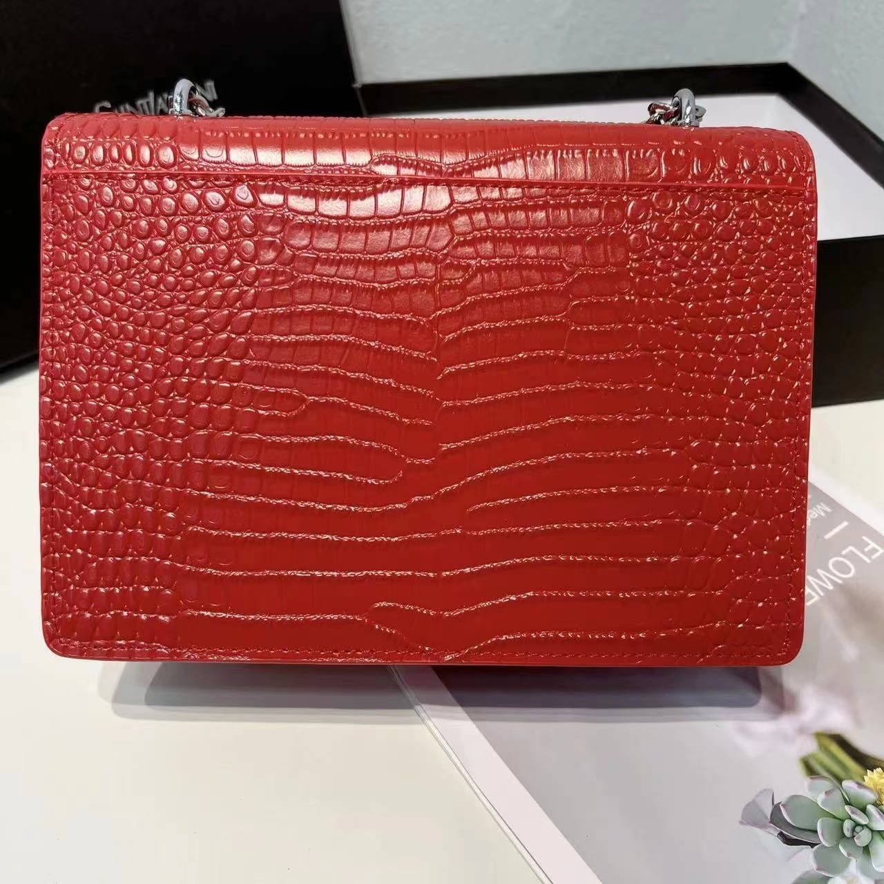 Sa1nt Lau*nt Sunset Embossed Leather Bag Red