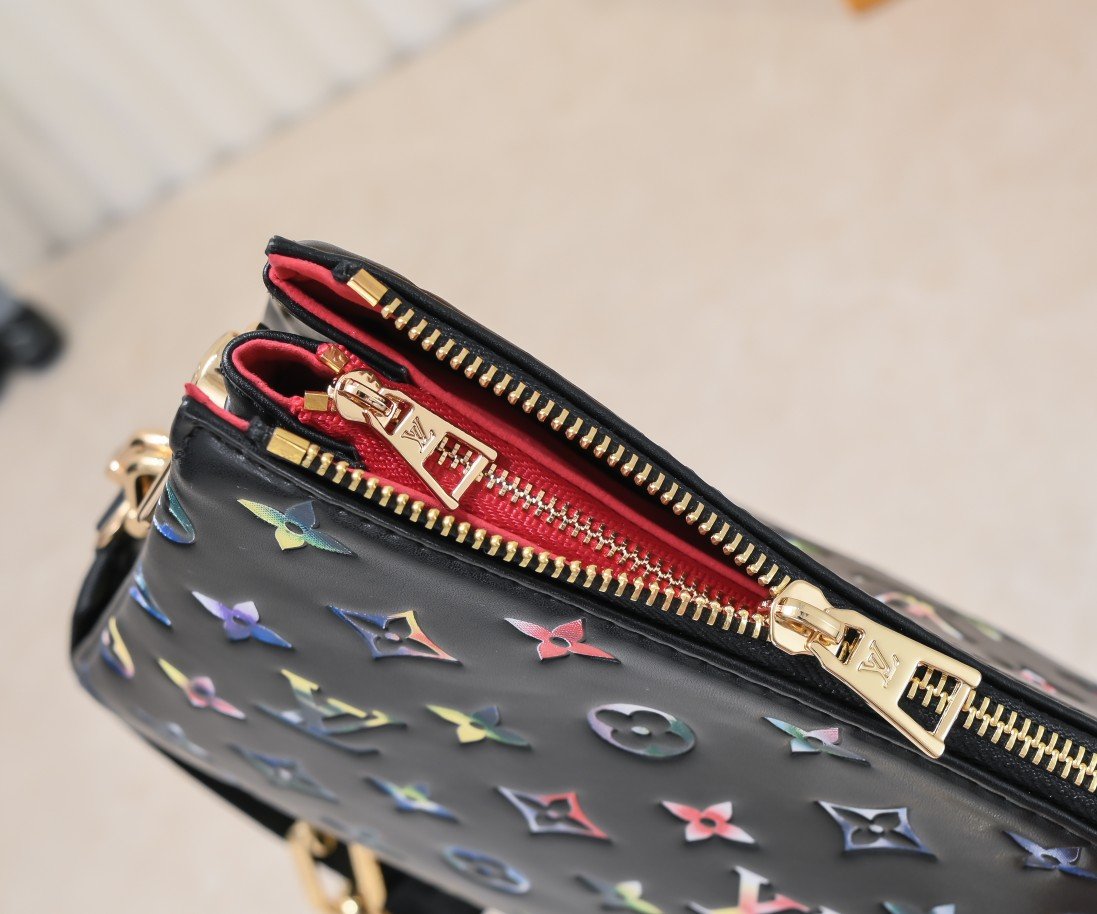 L0vis Vvtt0n Coussin PM Black 26Cm M21353