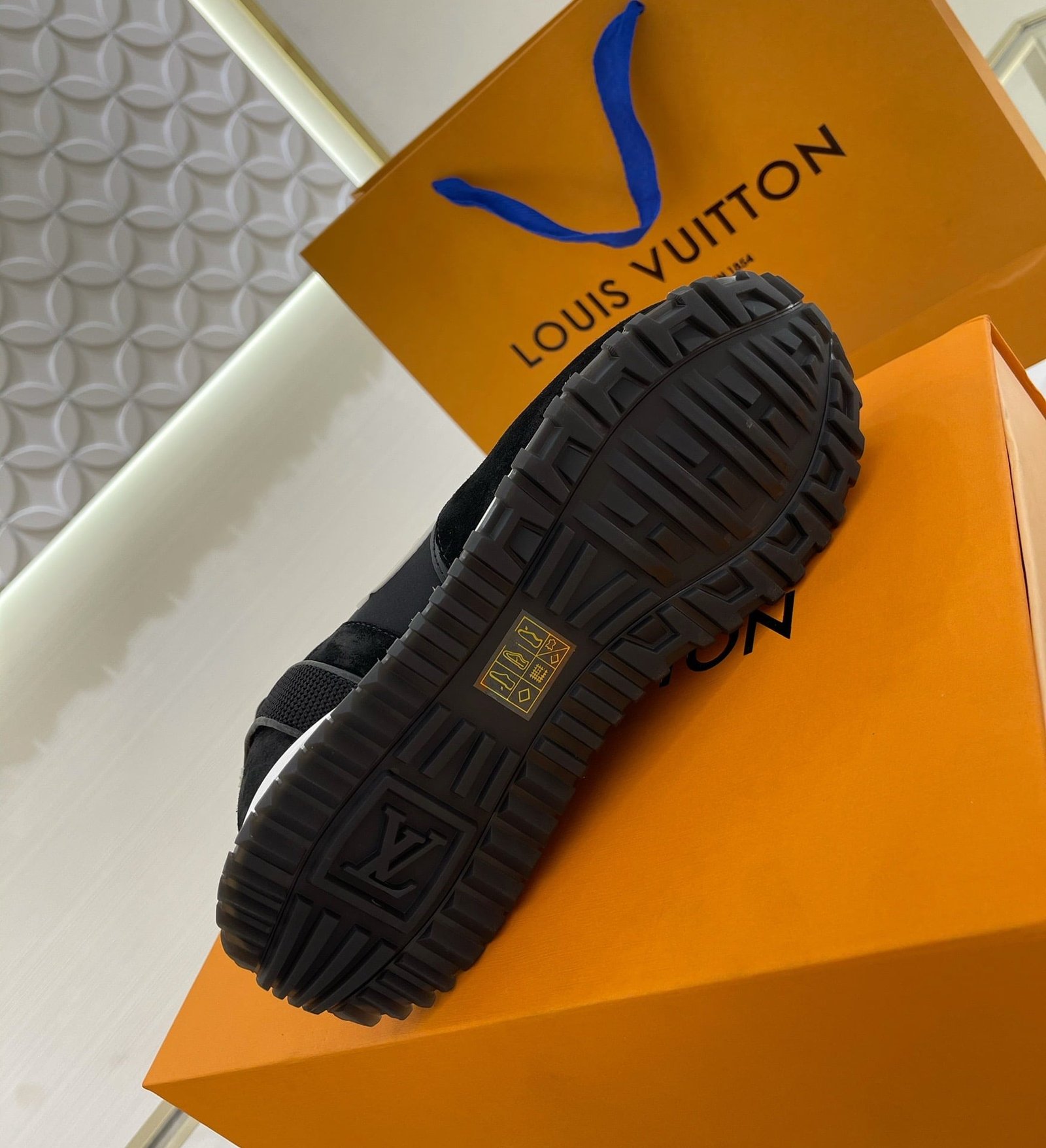 L0vis Vvtt0n Run Away Sneaker Black 1A9Er7