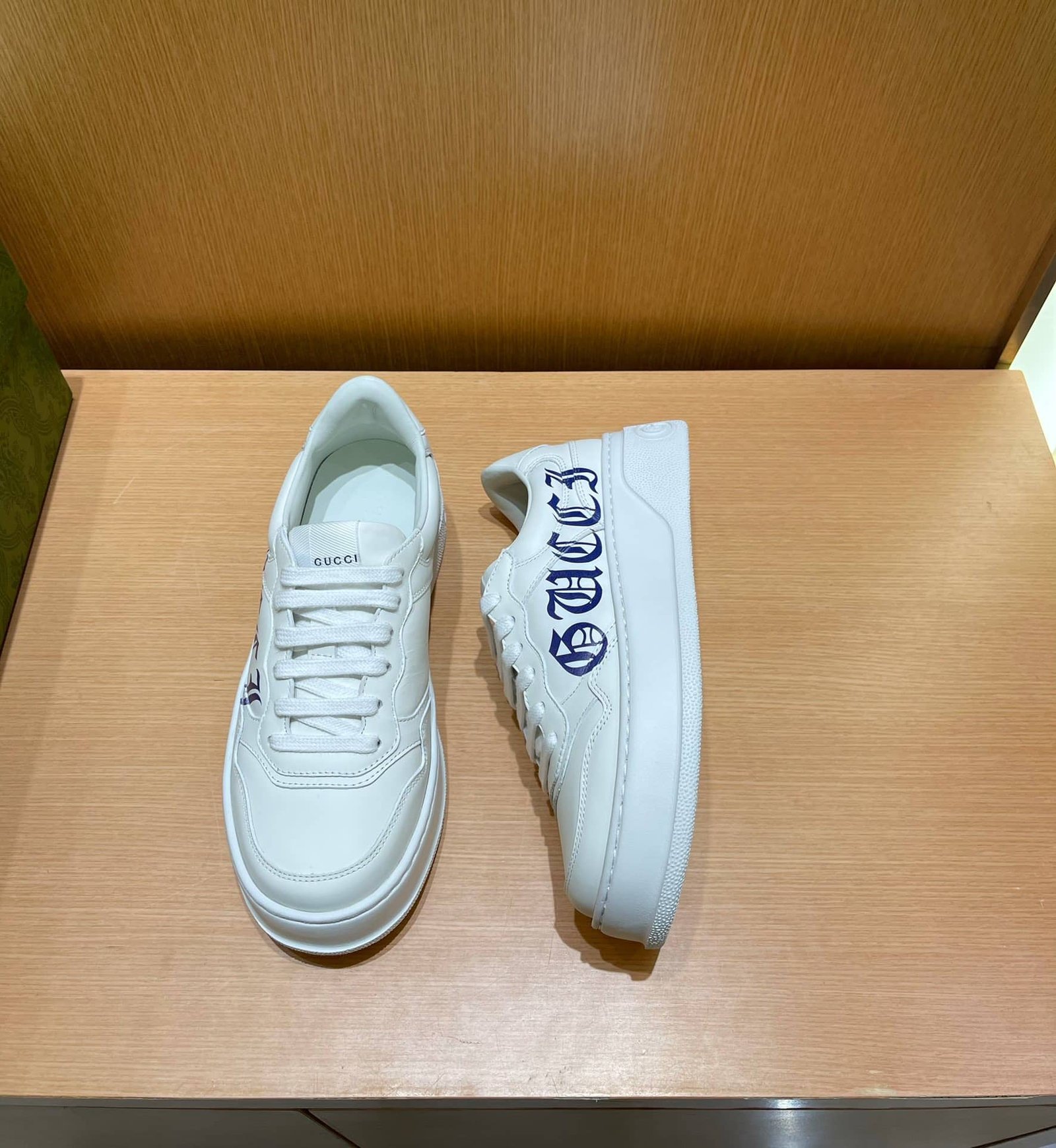 Gvc*1 Women’S Sneaker With Logo White 708267 Upg70 9000