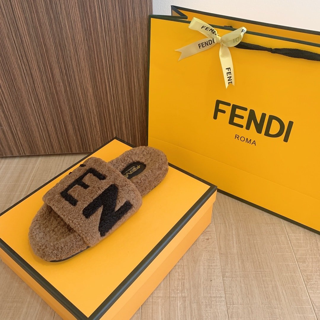 F**di Fleece Slippers Brown