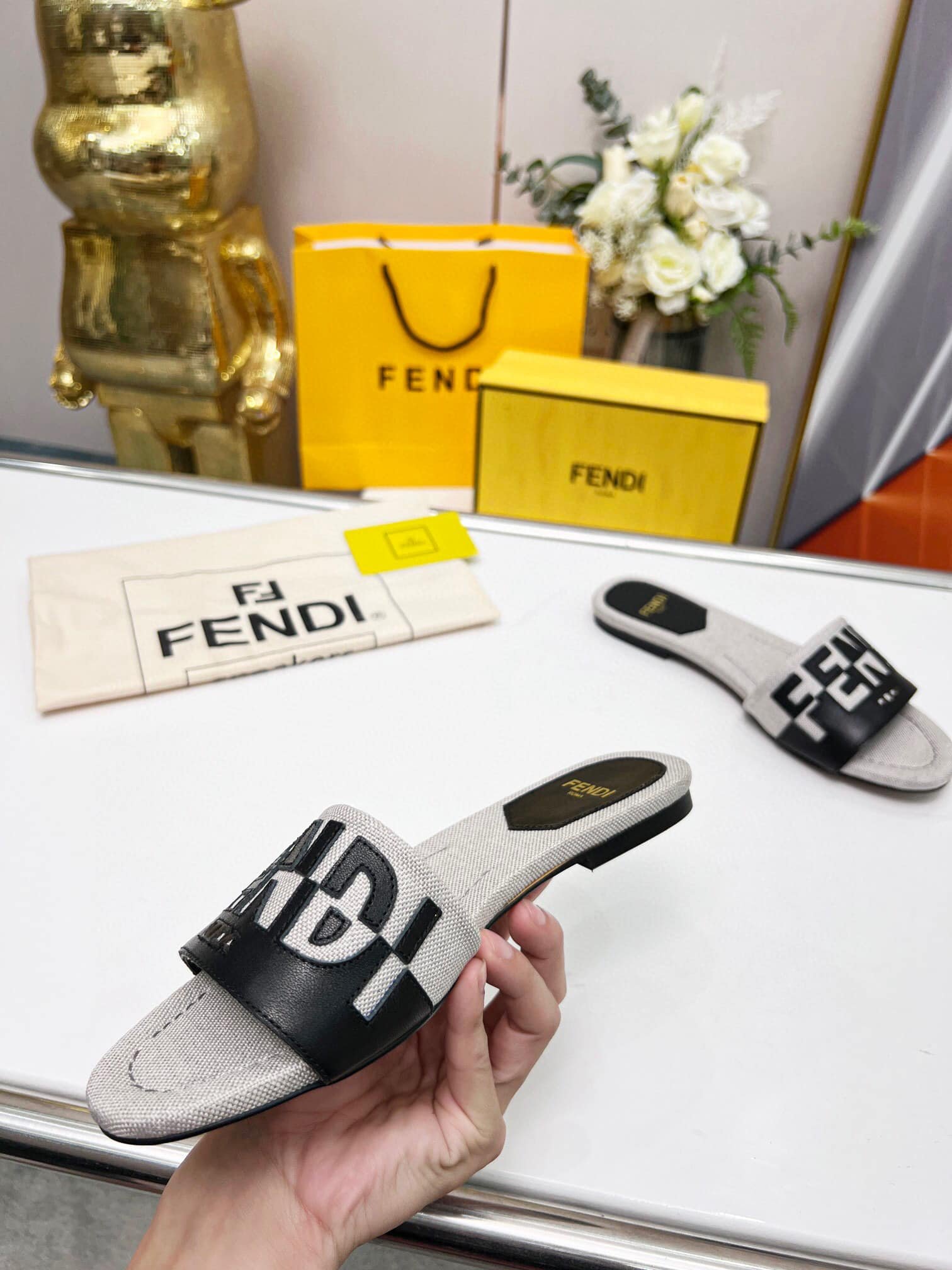 F**di Signature Canvas Leather Slides Black 8R8337Ajzuf0Wzm