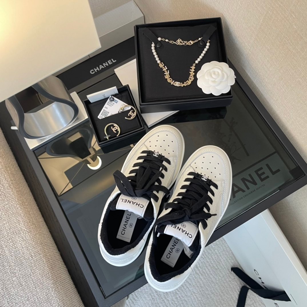 Ch**el Runner Trainer Sneakers White And Black G35934