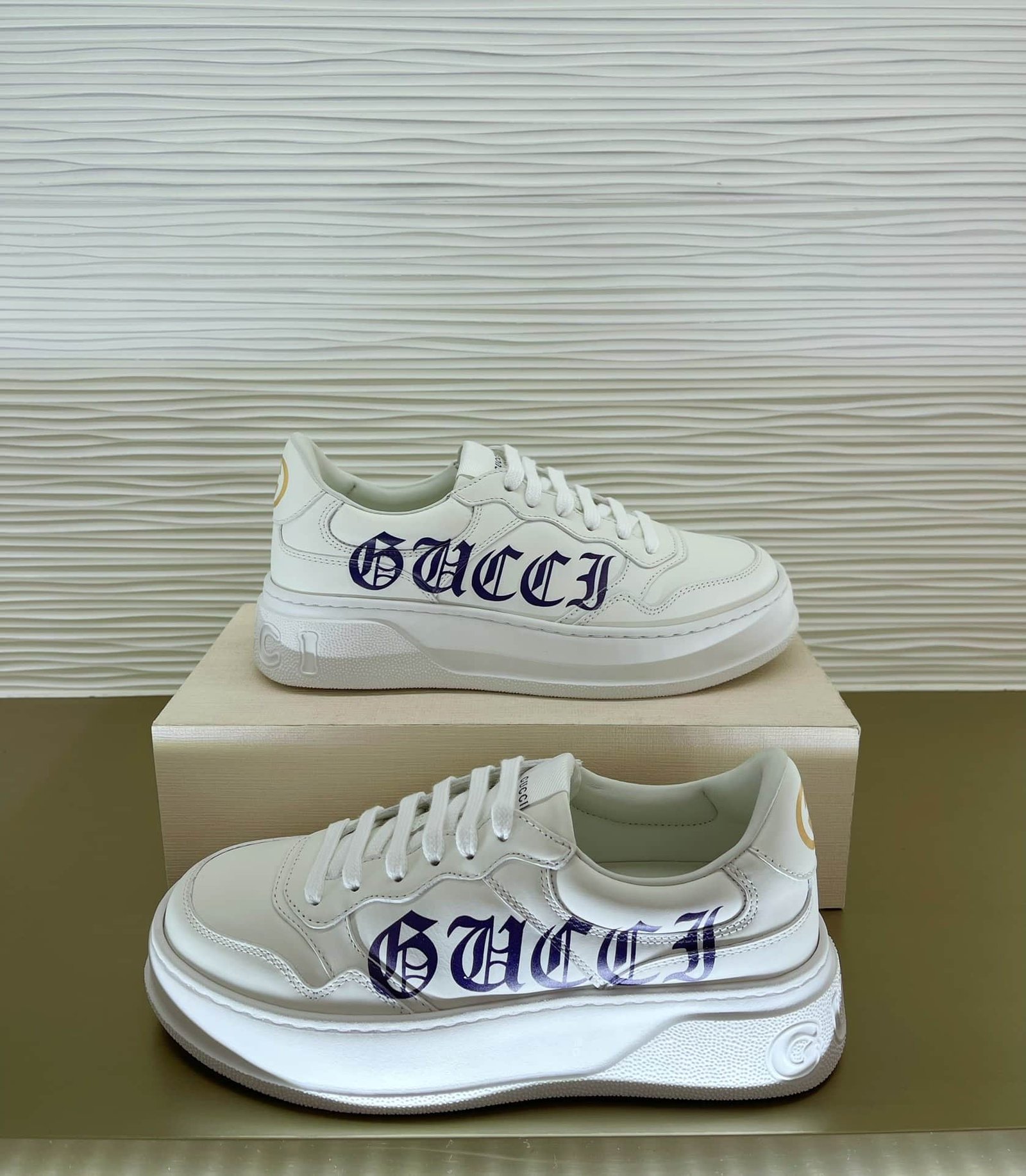Gvc*1 Women’S Sneaker With Logo White 708267 Upg70 9000