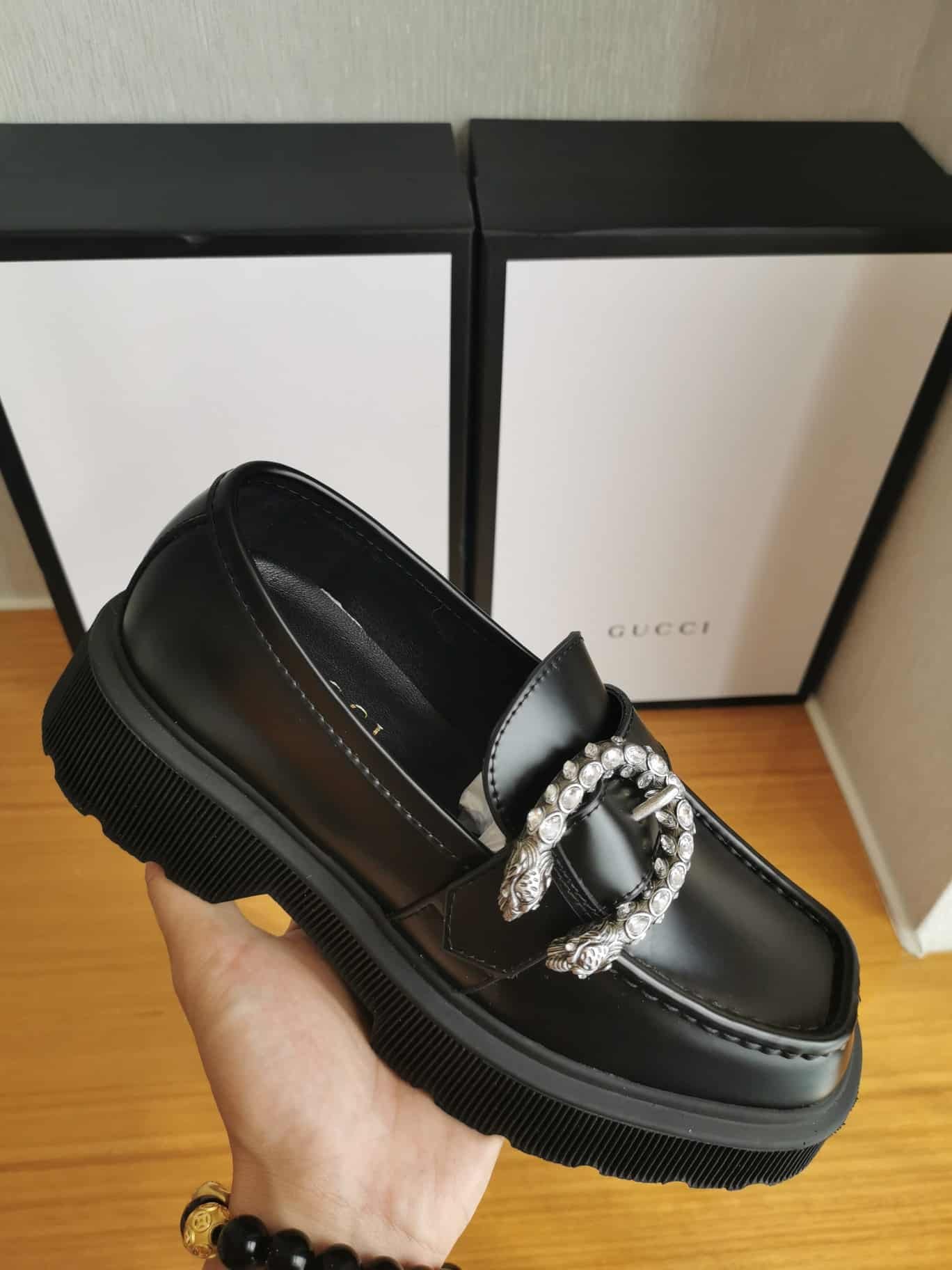 Gvc*1 Women’S Leather Loafers With G Black