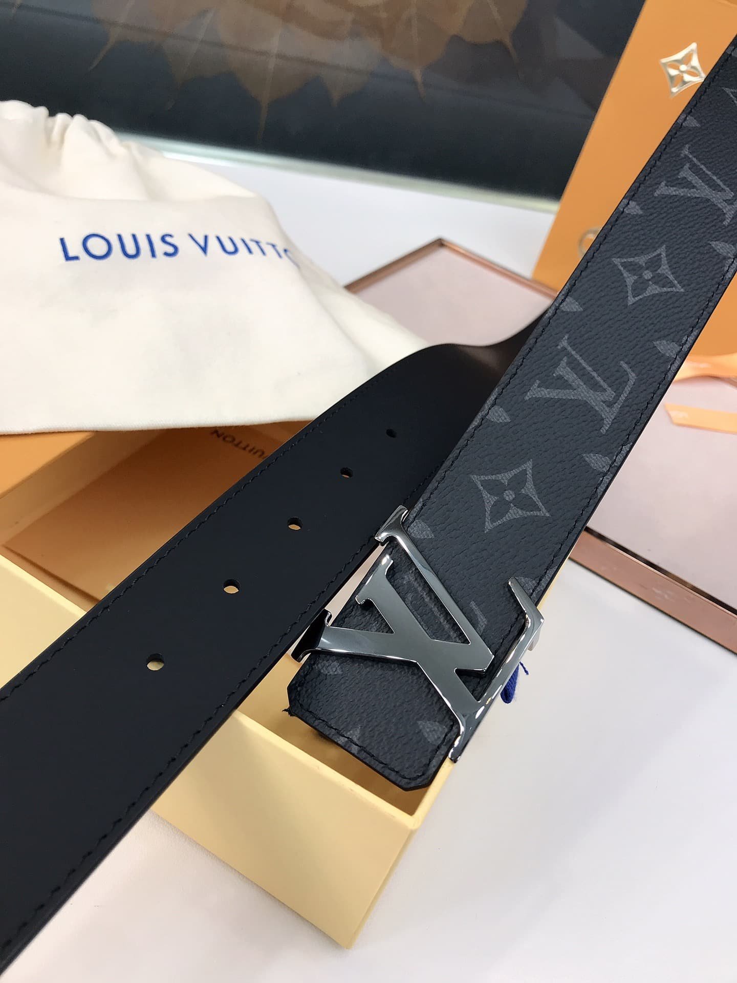 L0vis Vvtt0n Lv Initiales Reversible Belt Monogram Eclipse Silver Metal 4Cm