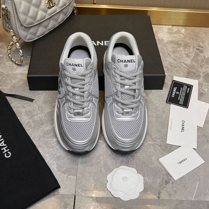 Ch**el 23C Silver Metallic Cc Logo Lace Up Flat Runner Trainer Sneaker Gray