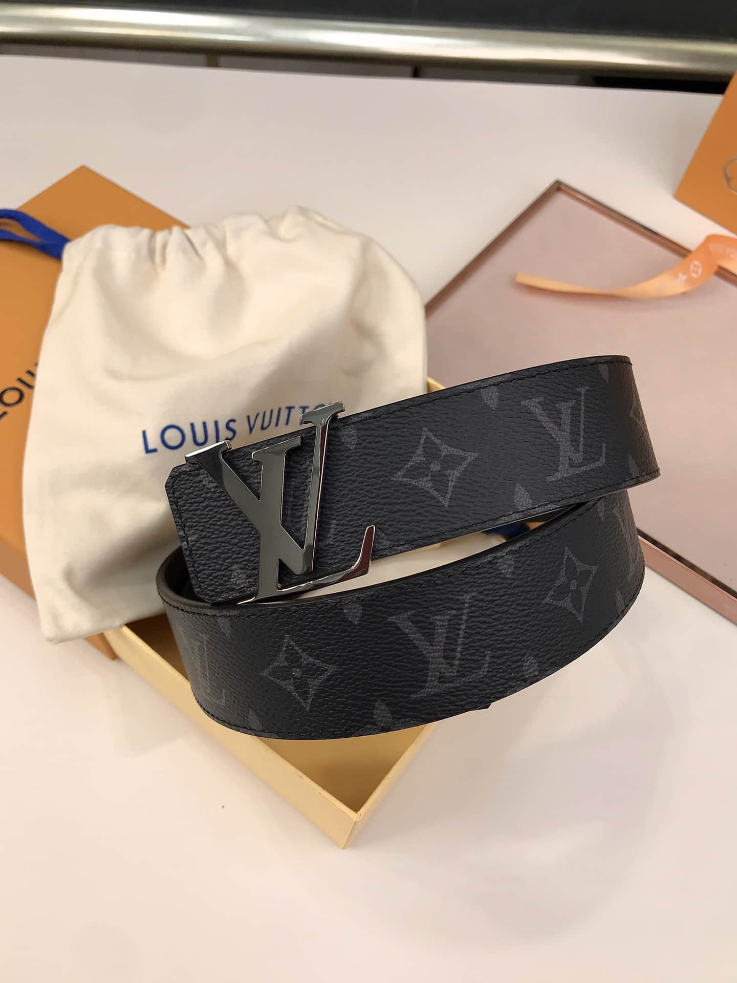 L0vis Vvtt0n Lv Initiales Reversible Belt Monogram Eclipse Silver Metal 4Cm