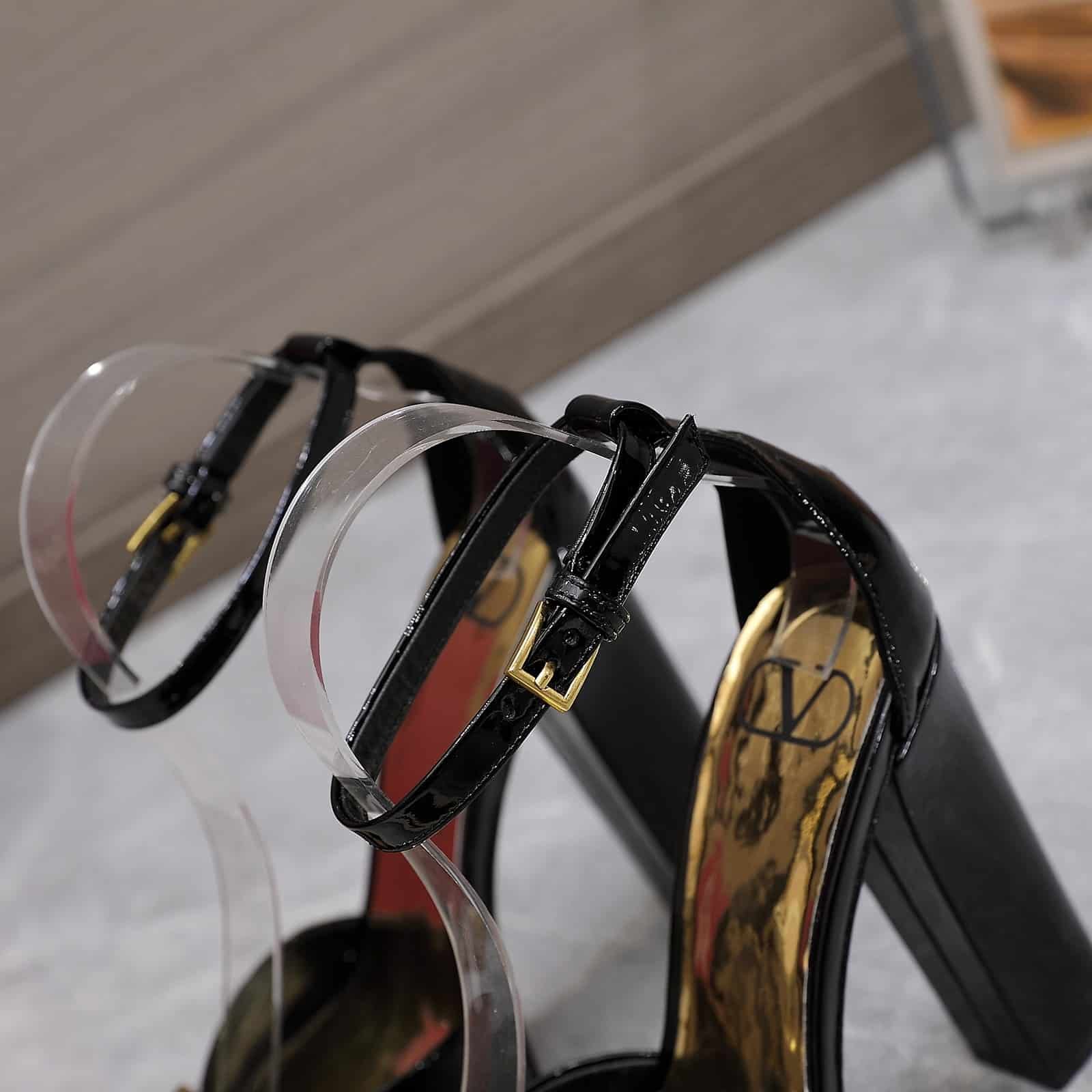 [S*per Vip 1:1] Va1e*ntin0 Garavani Open Toe Pump One Stud Platform Patent Leather Black Zw2S0Ea3Laf 0No