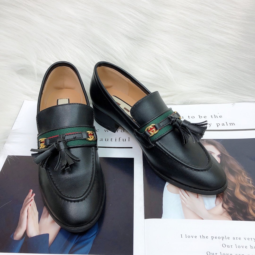 Gvc*1 Unisex Leather Interlocking G Black