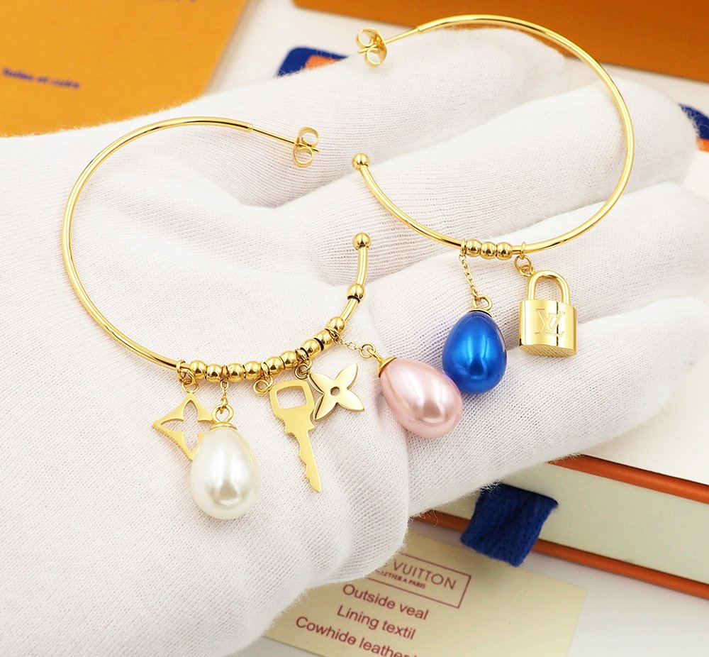 L0vis Vvtt0n Pearl Gold Charm Hoop Earrings