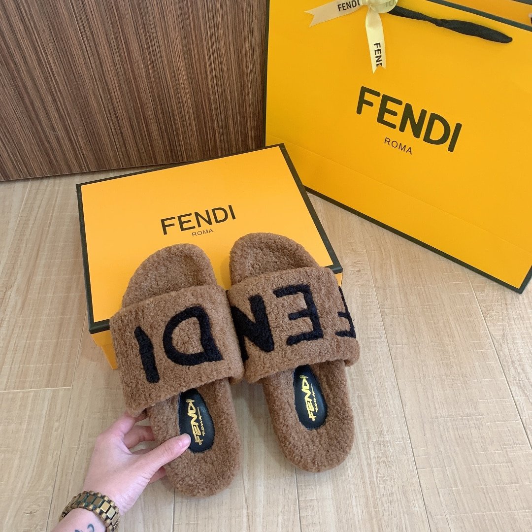 F**di Fleece Slippers Brown