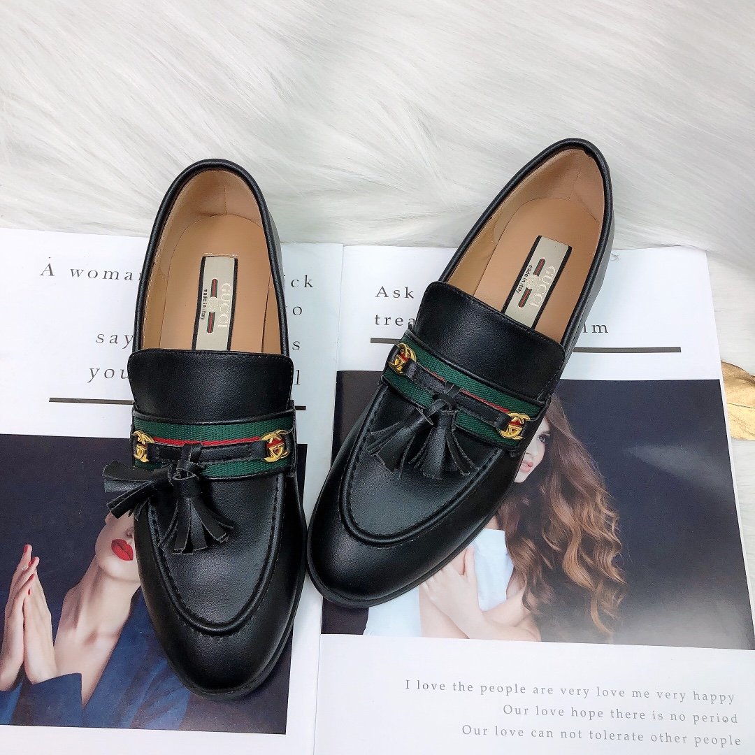 Gvc*1 Unisex Leather Interlocking G Black