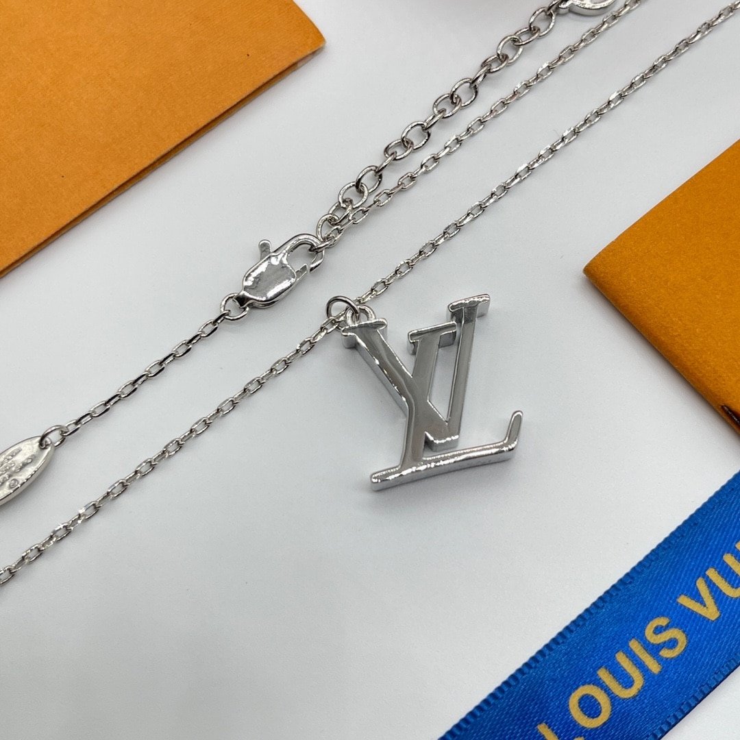 L0vis Vvtt0n Silver Necklace