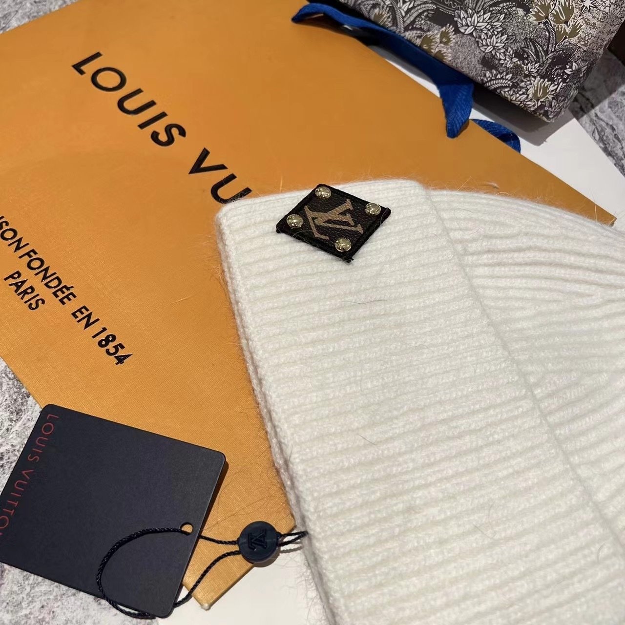 L0vis Vvtt0n Lv Beanie White