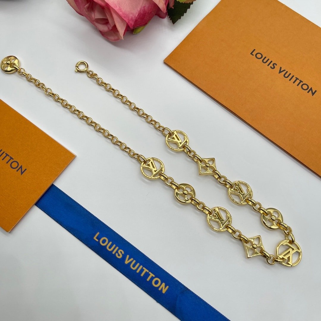 L0vis Vvtt0n Necklace