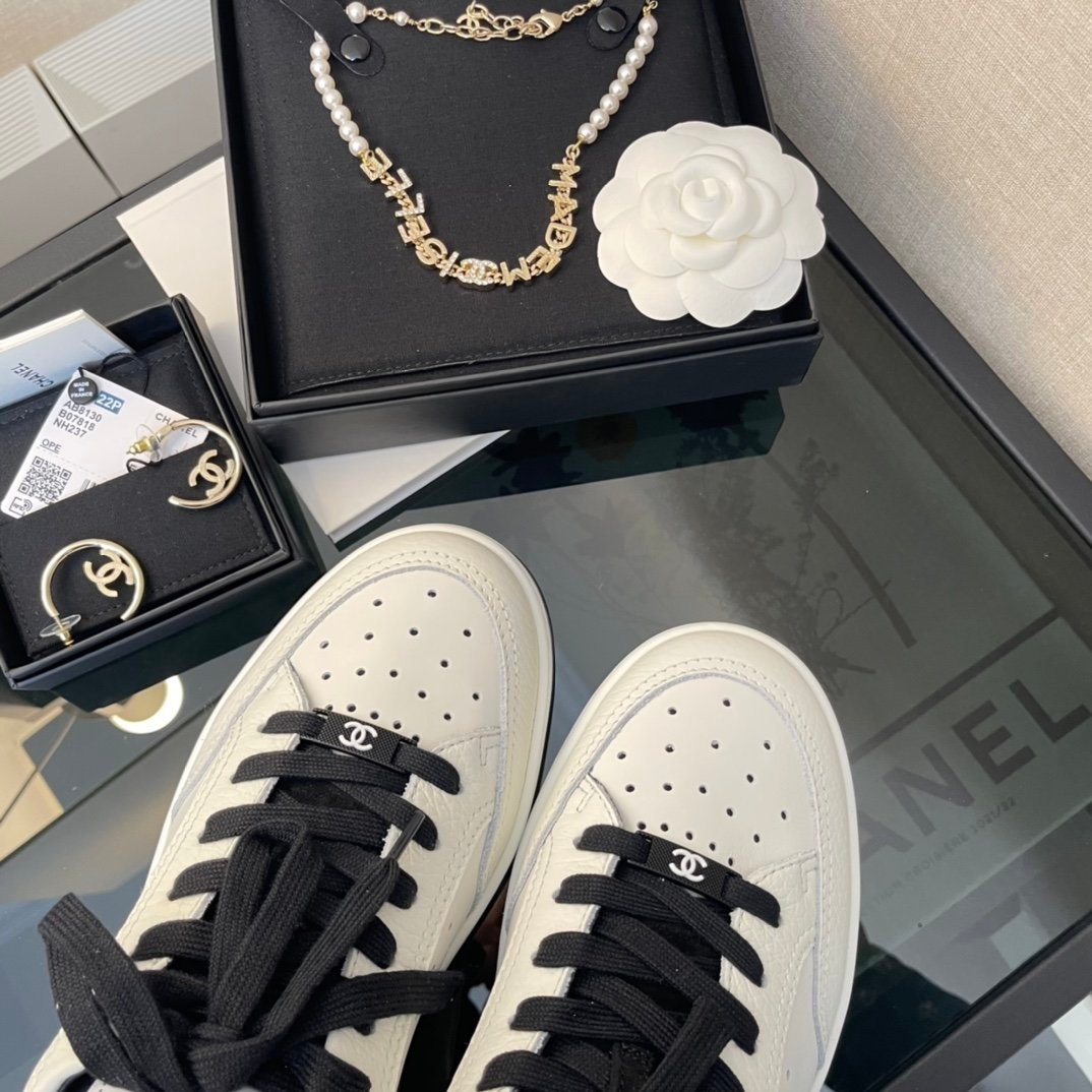 Ch**el Runner Trainer Sneakers White And Black G35934