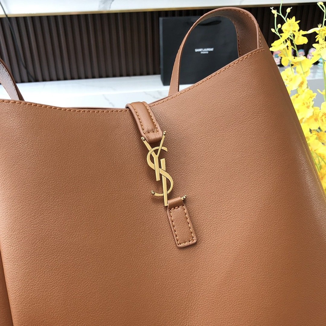 Sa1nt Lau*nt Le 5 À 7 S*pple Large In Grained Leather Brown 31Cm 713938Aaauq2536