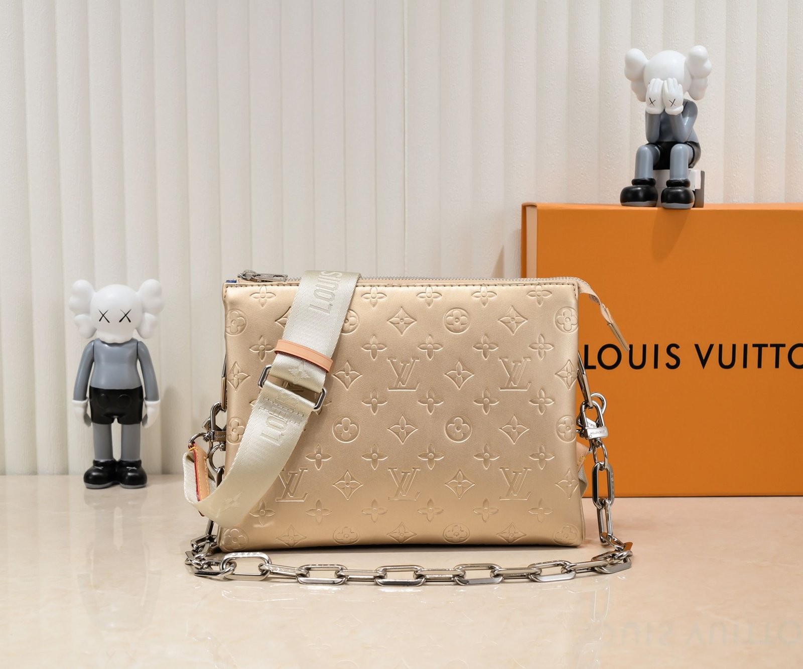 L0vis Vvtt0n Coussin PM Gold 26Cm M59278