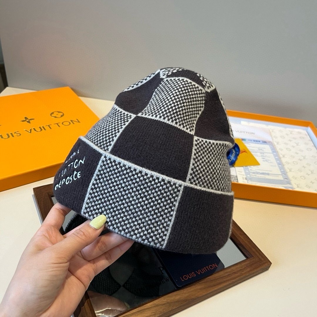 L0vis Vvtt0n Damier Heritage Beanie Black And White M90842