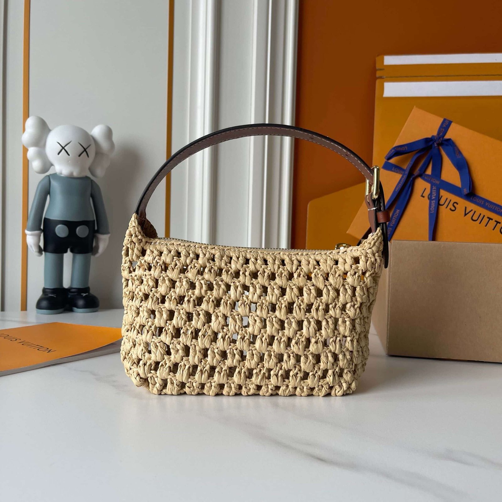 L0vis Vvtt0n Hills Pochette Raffia Natural Tan 18Cm M14304