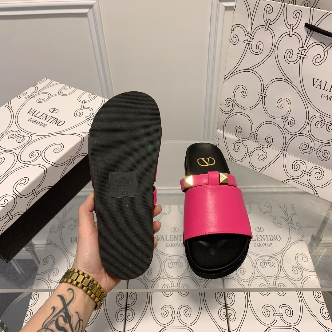 Va1e*ntin0 Rockstud Pink Slide Sandals
