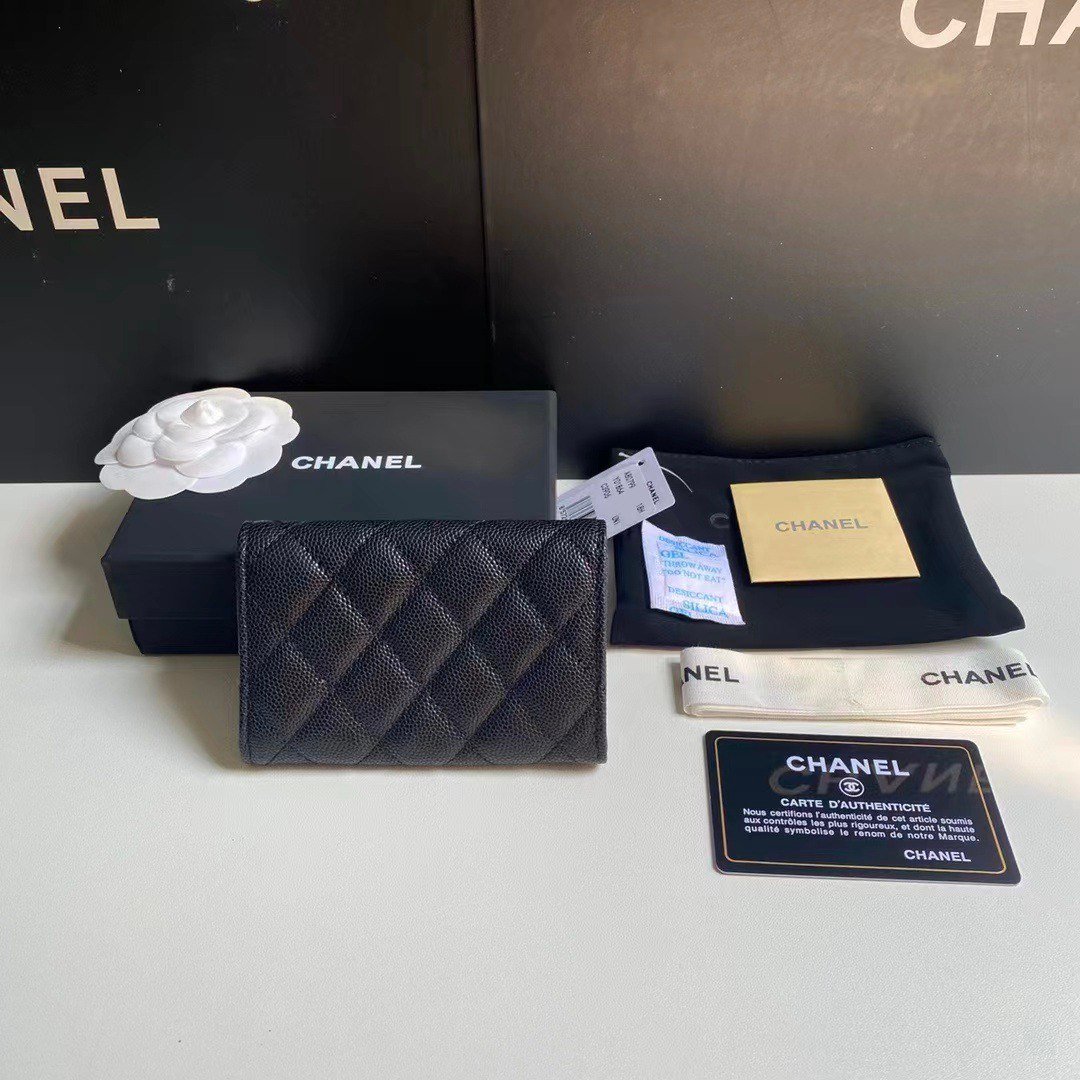 Ch**el Classic Card Holder Grain Leather Black With Gold Hardware 11Cm Ap0214 Y01864 C3906